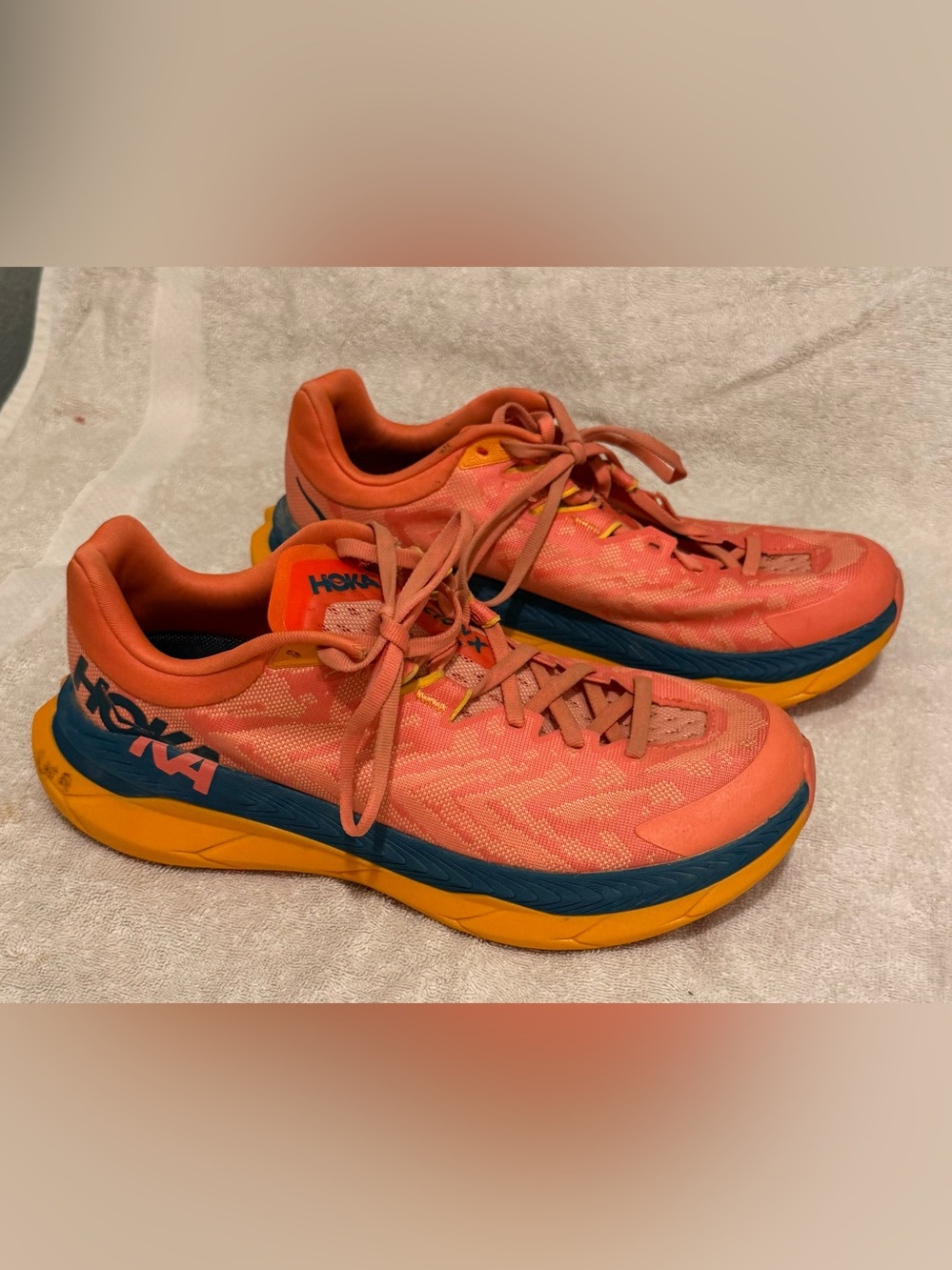 HOKA ONE ONE Tecton X Women’s size 9